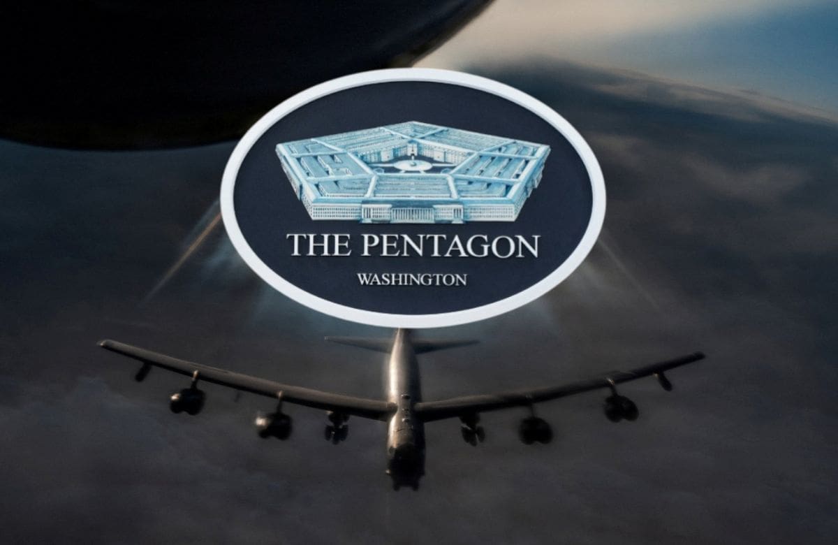 Las normas exigían firmar un documento donde se advertía que el acceso podría ser revocado si las autoridades consideraban que existía un “riesgo para la seguridad”. Crédito: REUTERS y Fuerza Aérea de EEUU