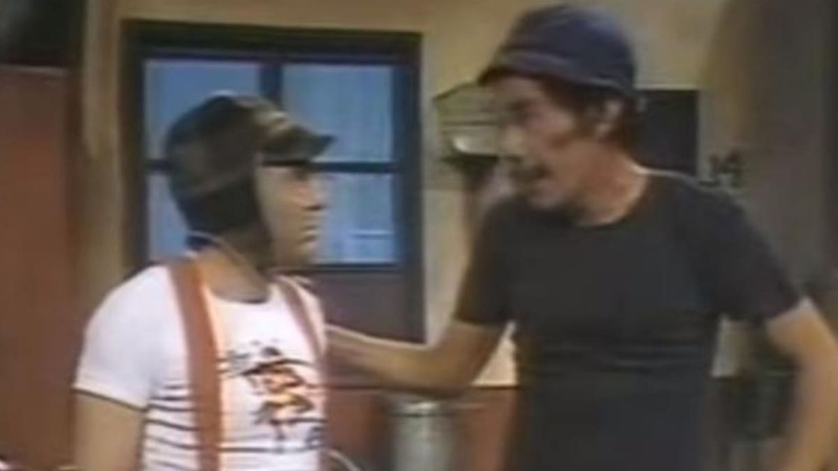 En el capítulo prohíbido de 'El chavo del 8', Chespirito aparece con un vestuario que promocionaba 'El Chapulín Colorado'