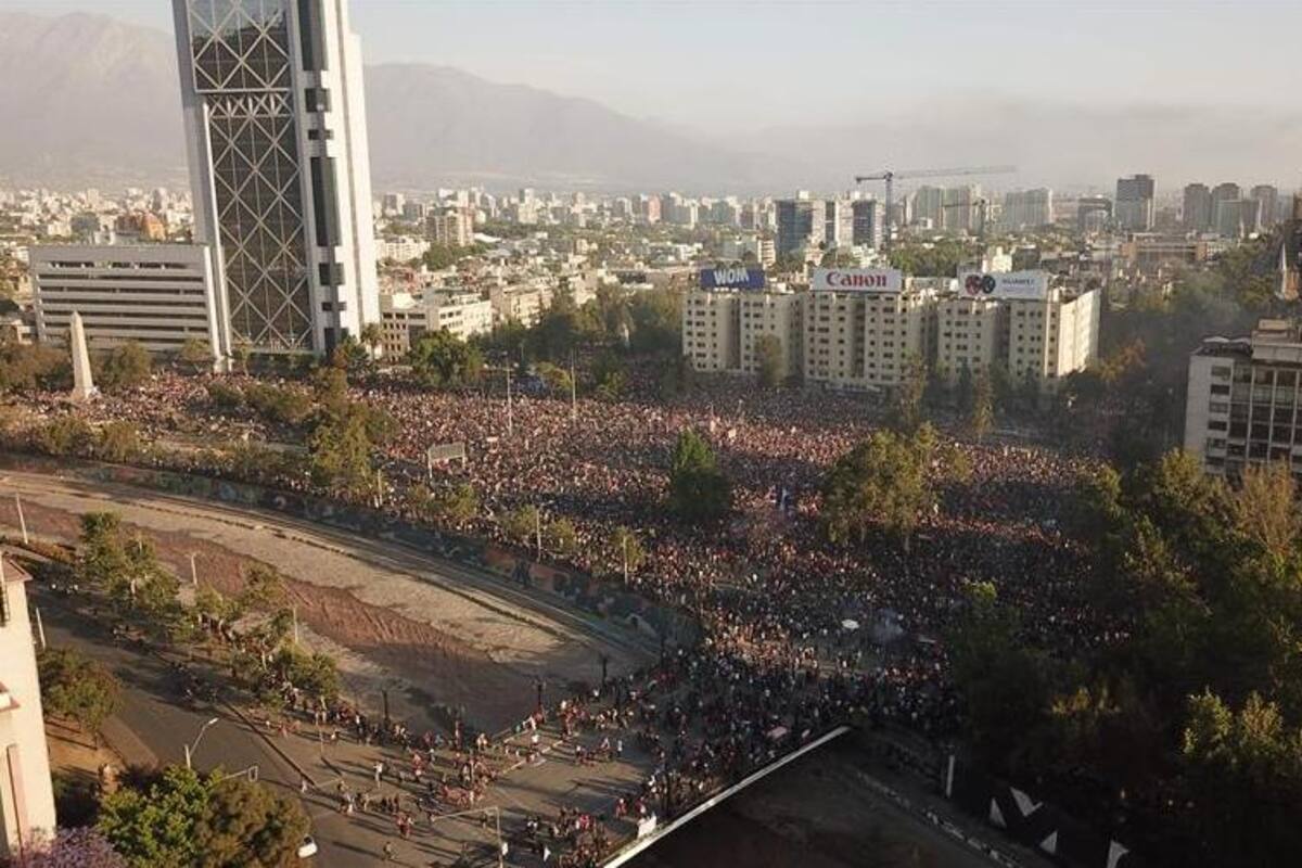 Economía y futbol tambalean ante crisis social en Chile