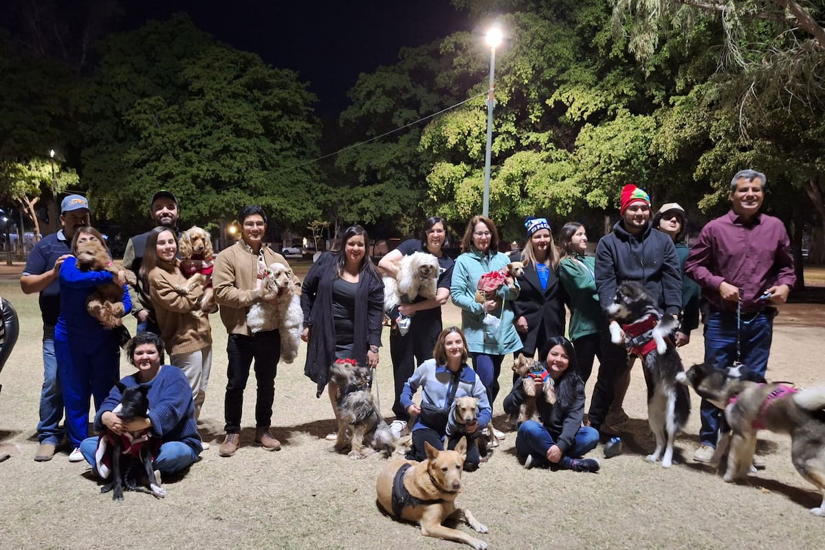 Conforman cajemenses “familia perruna” en el Parque de Los Pioneros