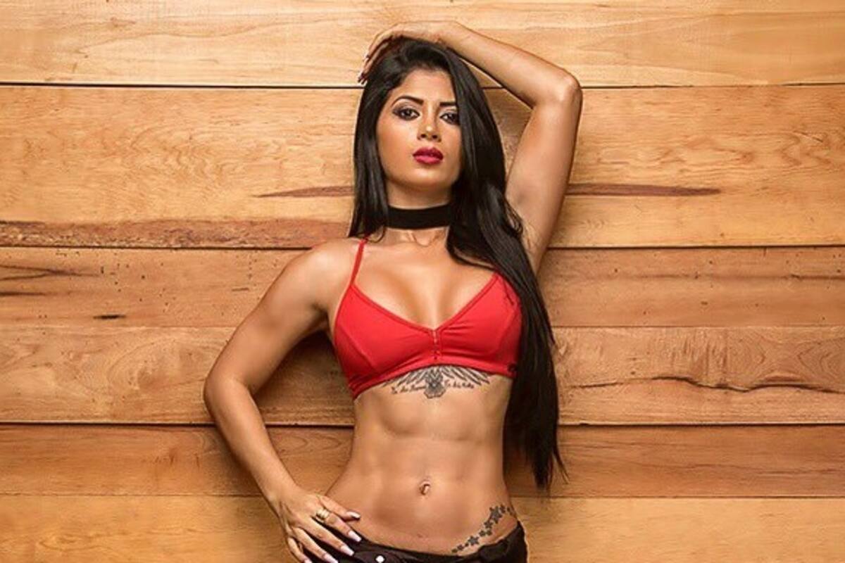 Kimberly Flores comparte primera competencia de gimnasia de su hija Giana y gana el segundo lugar