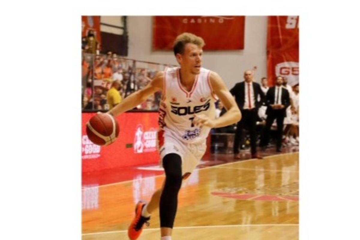 Soles presenta a Jordan Swing