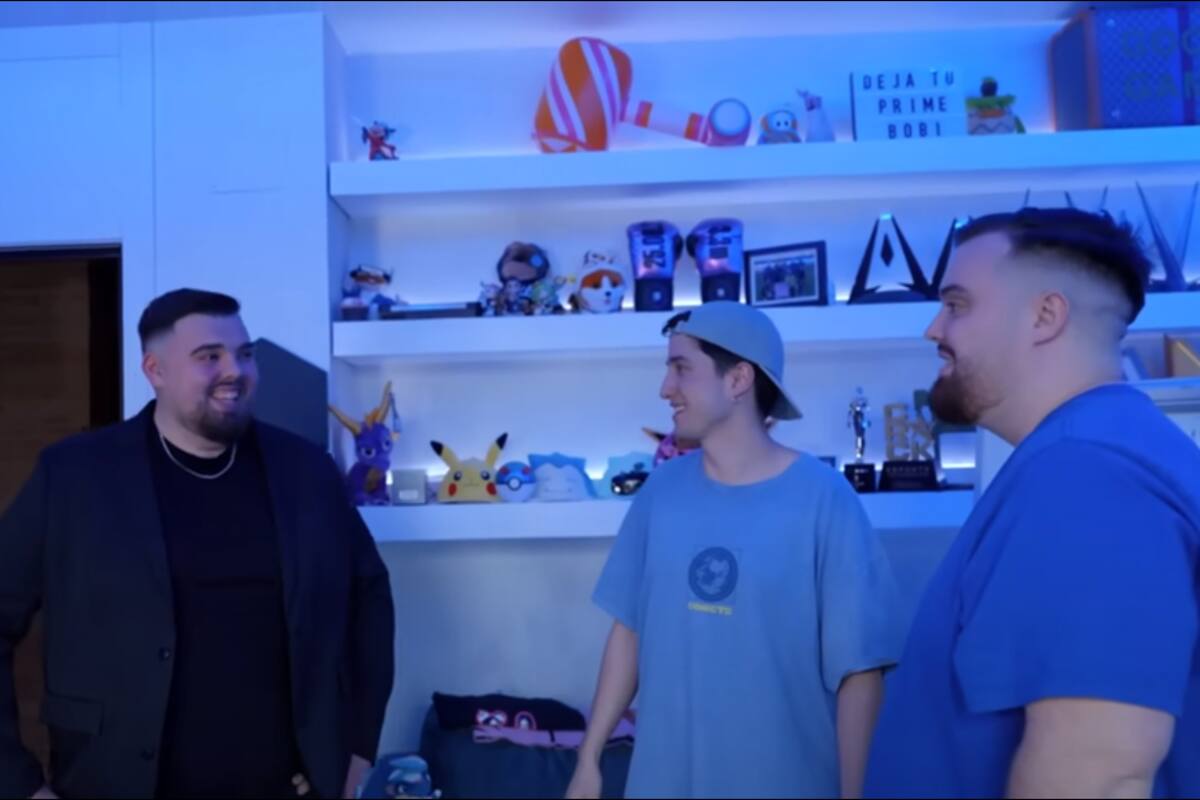 Contrató a su gemelo perdido para ir a 2 ciudades al mismo tiempo