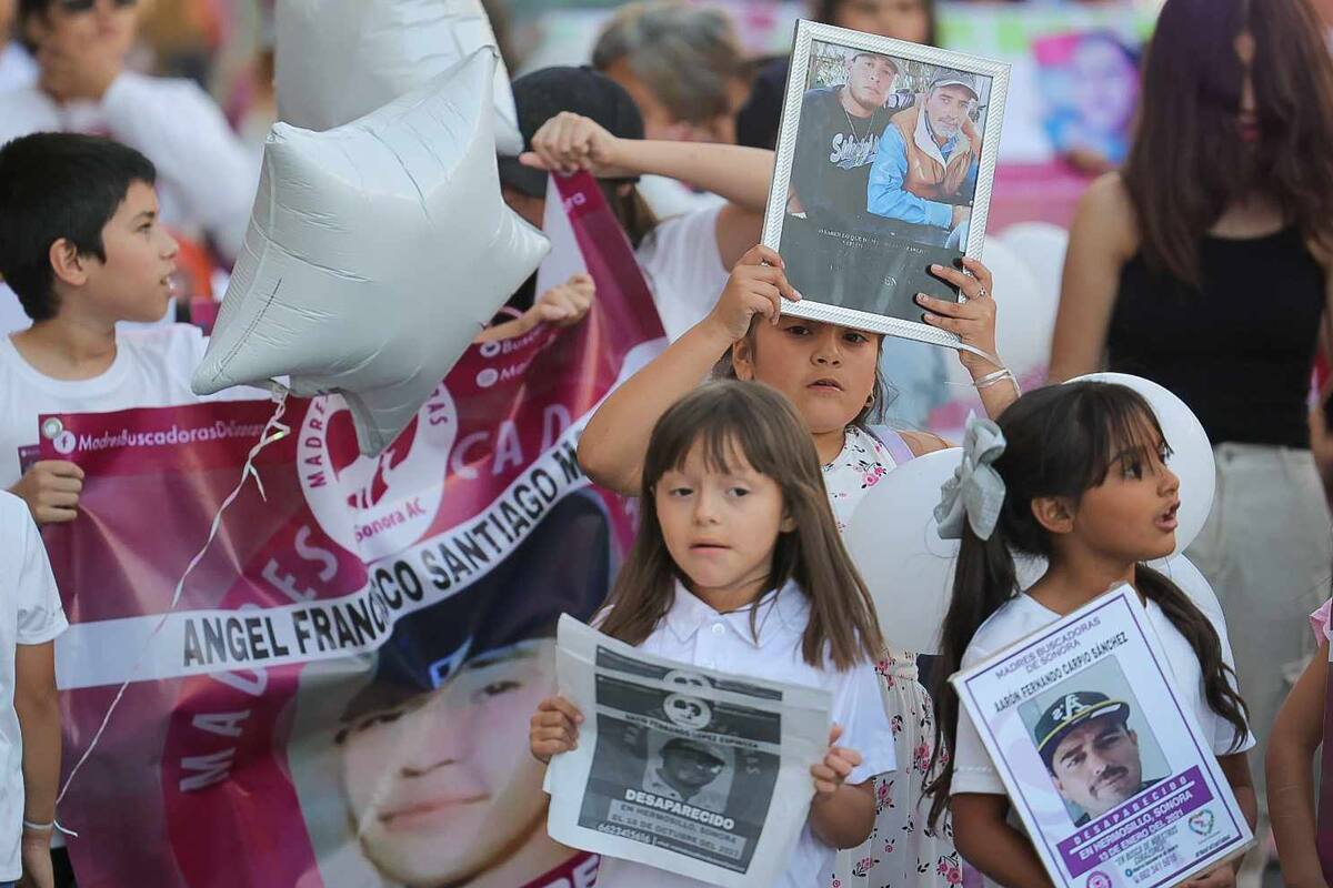 HMO: Niños marchan pidiendo volver a ver a sus padres como regalo del día del niño