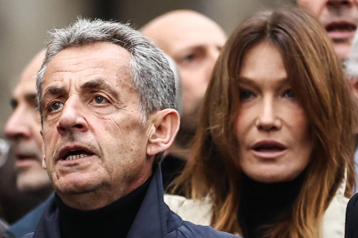La modelo Carla Bruni ha sido acusada de intermediar en un escándalo de financiamiento ilegal que involucra a su esposo, el ex presidente de Francia