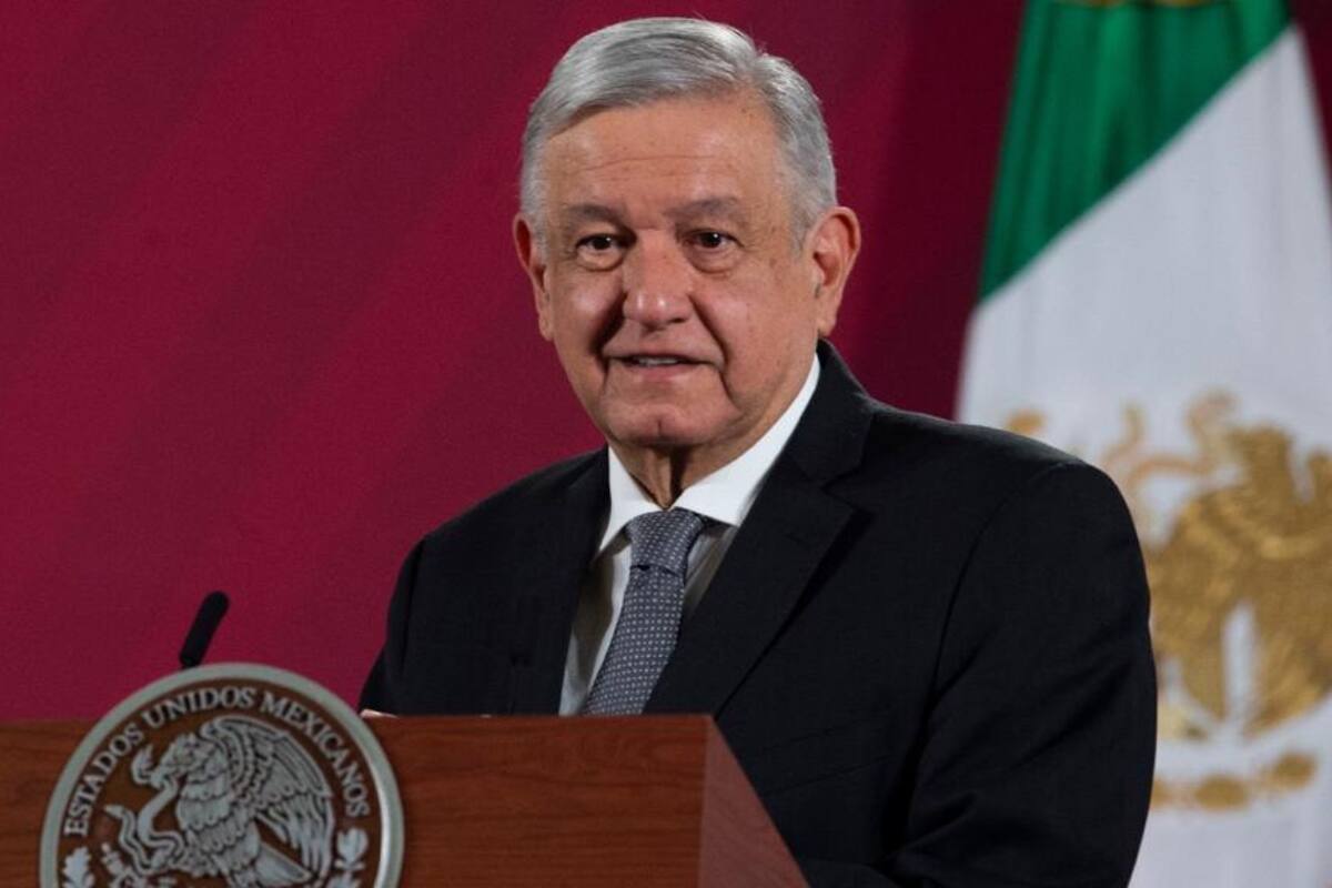 AMLO ahuyenta al "charro conservador" de su gira por Tren Maya en Cancún