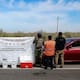 Abandonan dos autos con 719 pepinos de mar en la carretera Mexicali-San Felipe