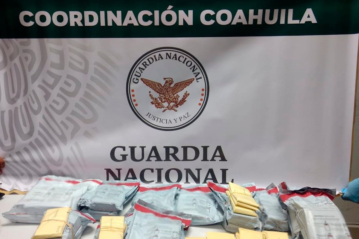 Detienen a hombre con más de tres millones de pesos y nueve mil dólares en Coahuila