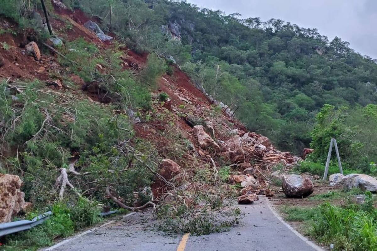 Derrumbe en carretera de Jalisco deja al menos tres personas muertas