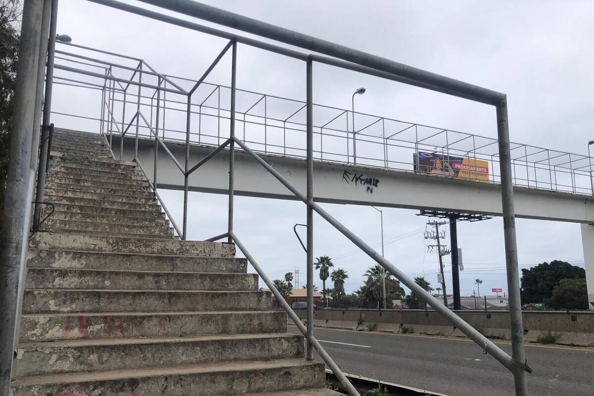 Puente peatonal en 'escénica' sigue sin garantizar seguridad de usuarios
