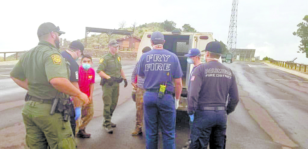 Rescatan a migrantes de Obregón perdidos en montaña de Arizona