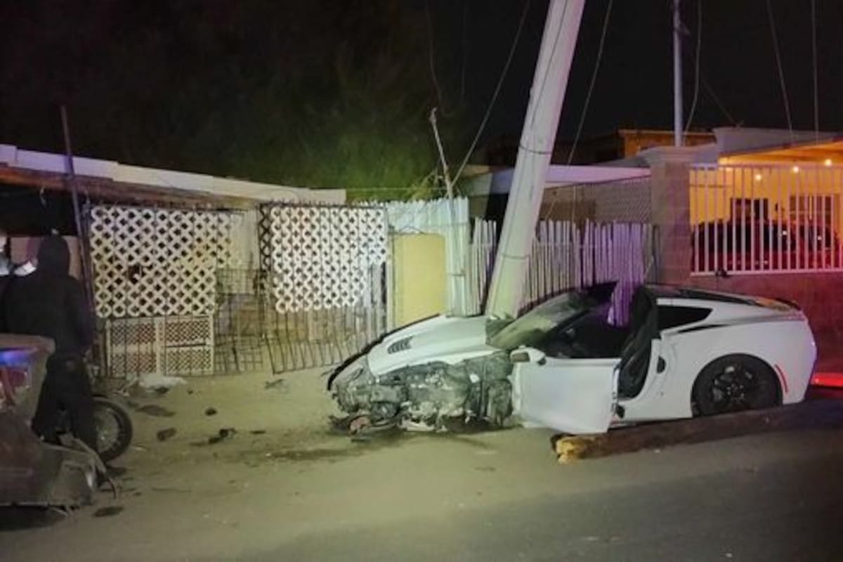 Destroza Corvette en choque y lo abandona