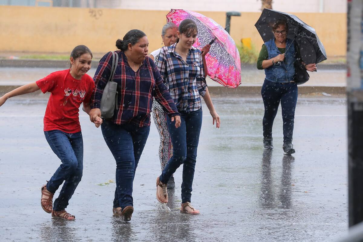 Prevén lluvias torrenciales para Sinaloa e intensas para Sonora por "Ivo"