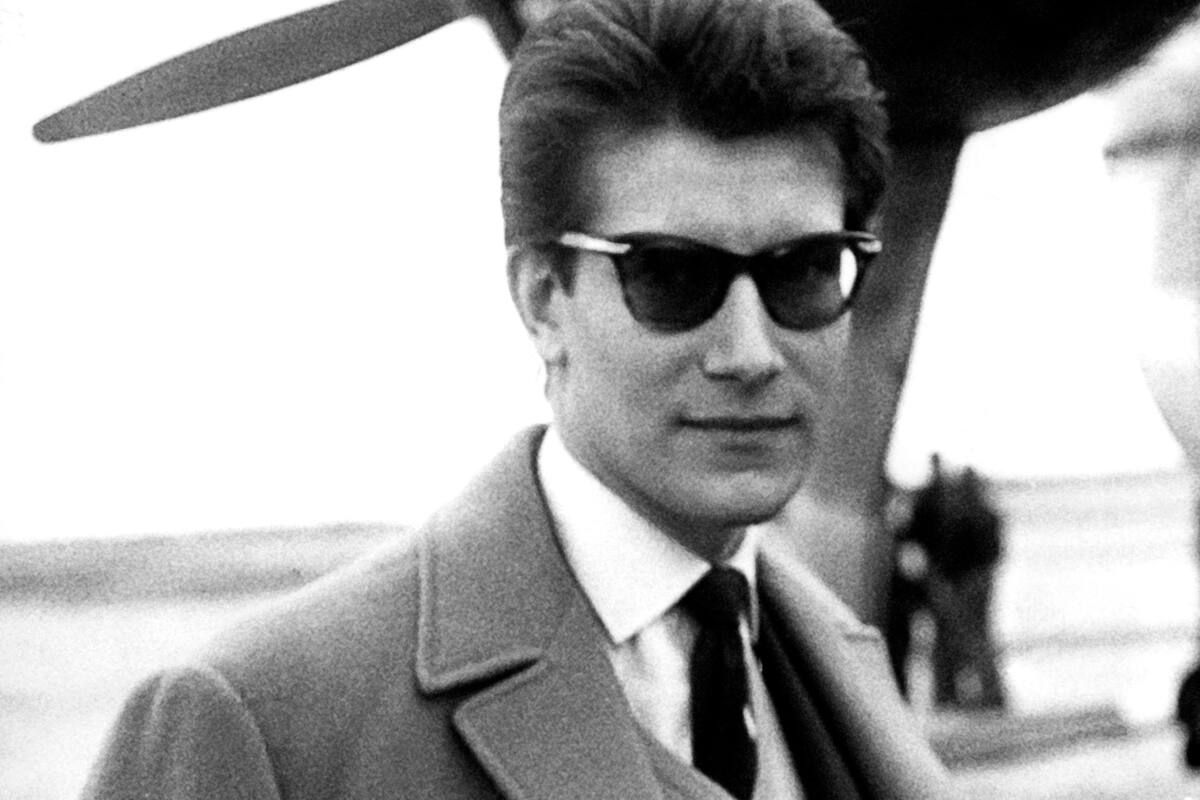 Destacan trabajo de Yves Saint Laurent en nuevo libro