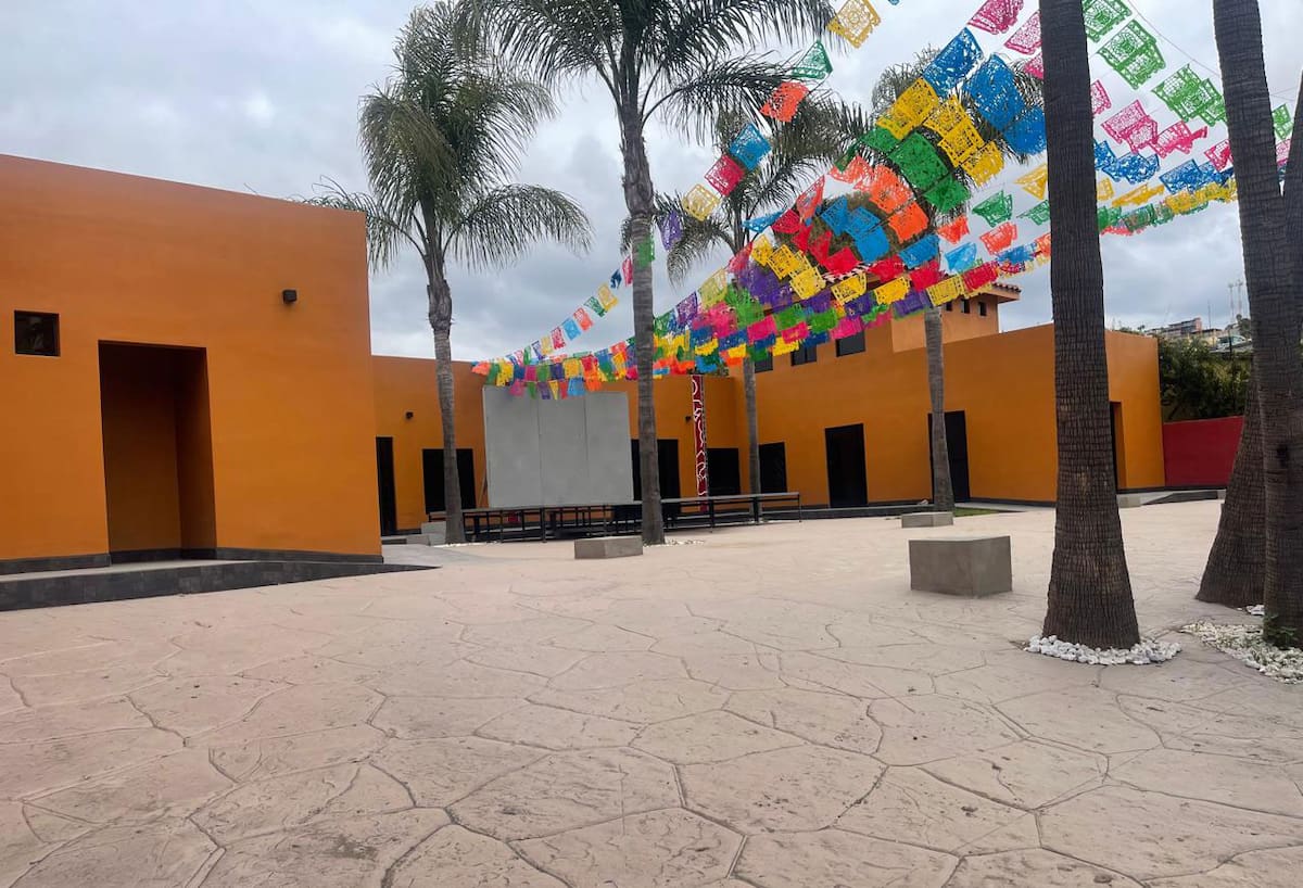 Los trabajos de soldadura en la reja principal del Museo de Puerto Nuevo continuaban todavía el viernes por la tarde.