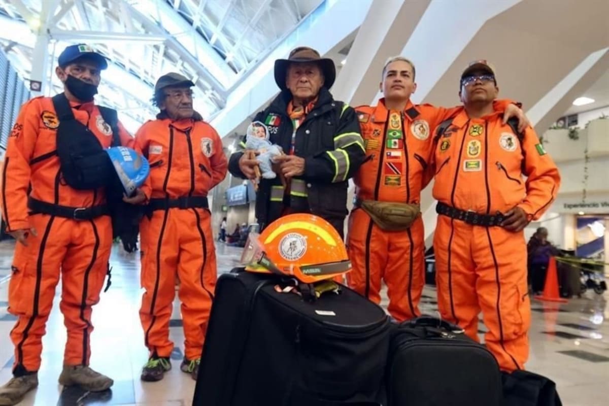 Van Topos a Los Ángeles, California, en misión rescate por incendios