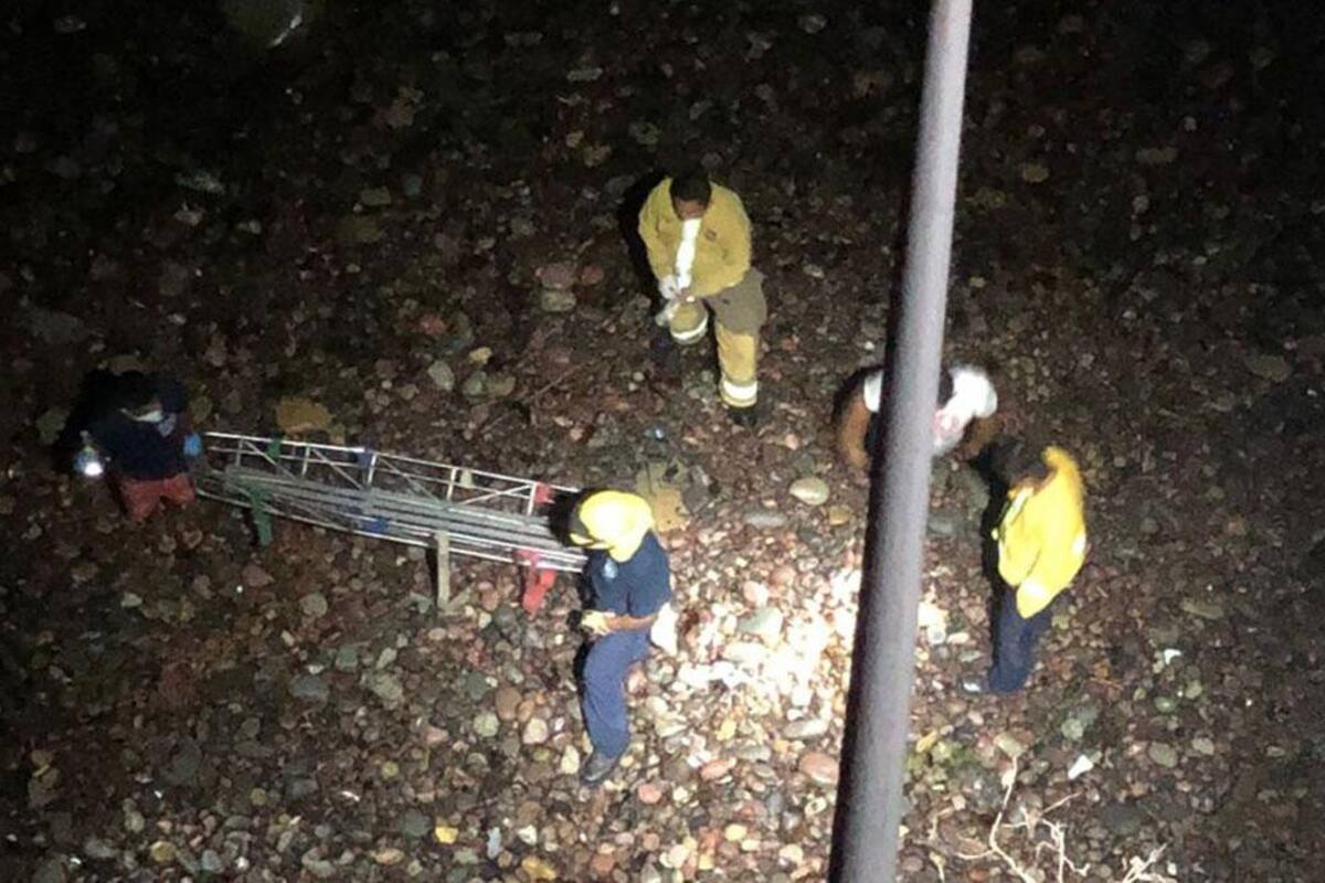Rosarito: Hombre se lanza de barda hacia el mar