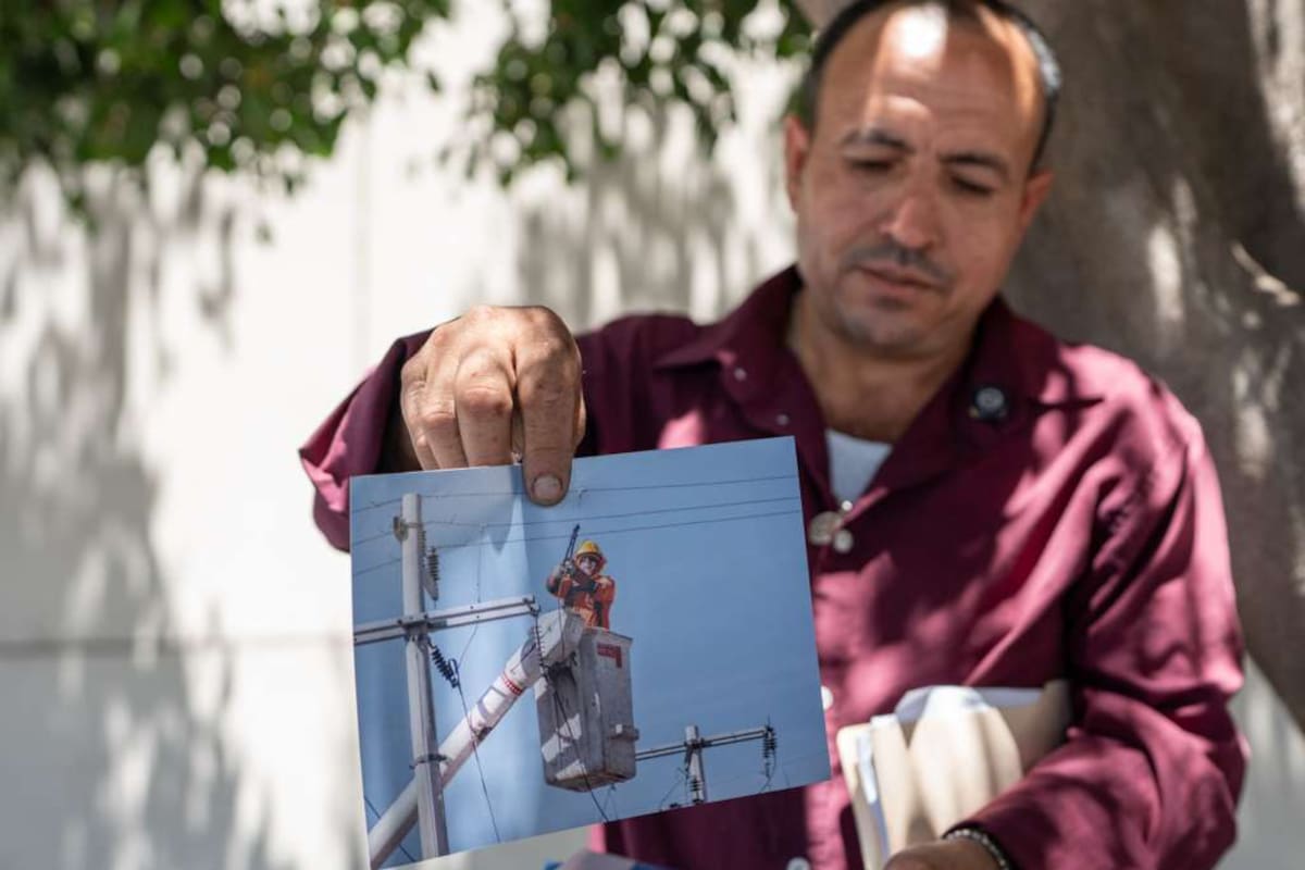 Los familiares de Anselmo Álvarez denuncian que la CFE no ha asumido responsabilidades por el accidente ocurrido en 2024 en el Ejido Chilpancingo.
Fotos: Border Zoom.