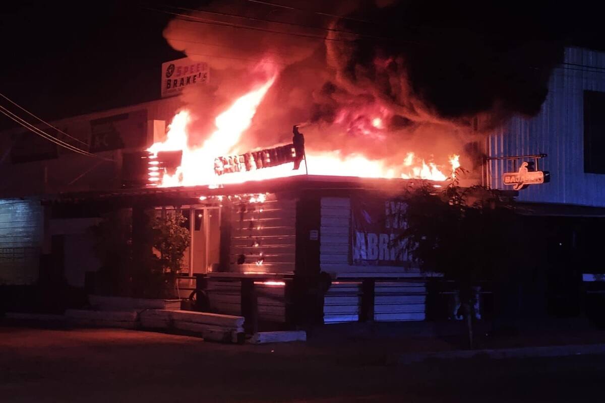 Incendio acaba con un restaurante en la colonia Cuauhtémoc