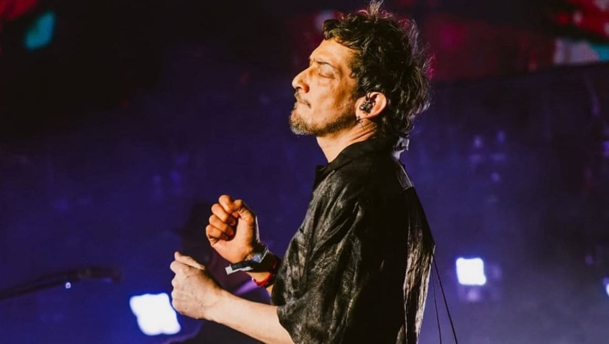 León Larregui denuncia que fue bajado de un avión tras quejarse del servicio / Instagram @leonlarregui