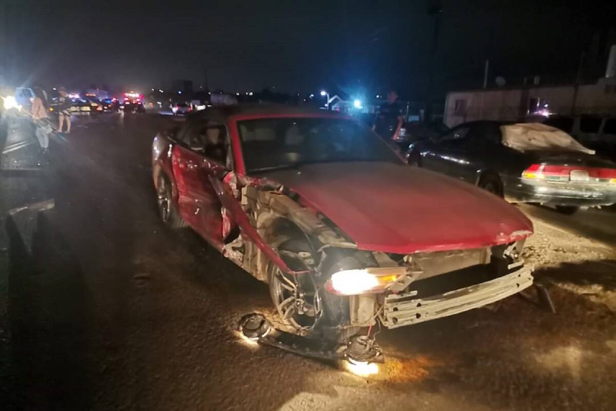 Adolescentes roban auto y chocan