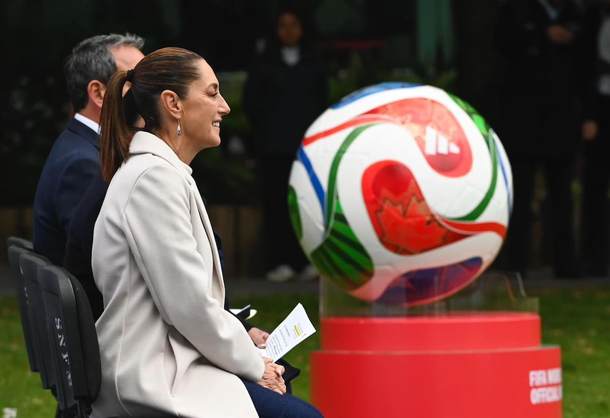 Presenta Sheinbaum en Los Pinos la Copa Mundial FIFA 2026