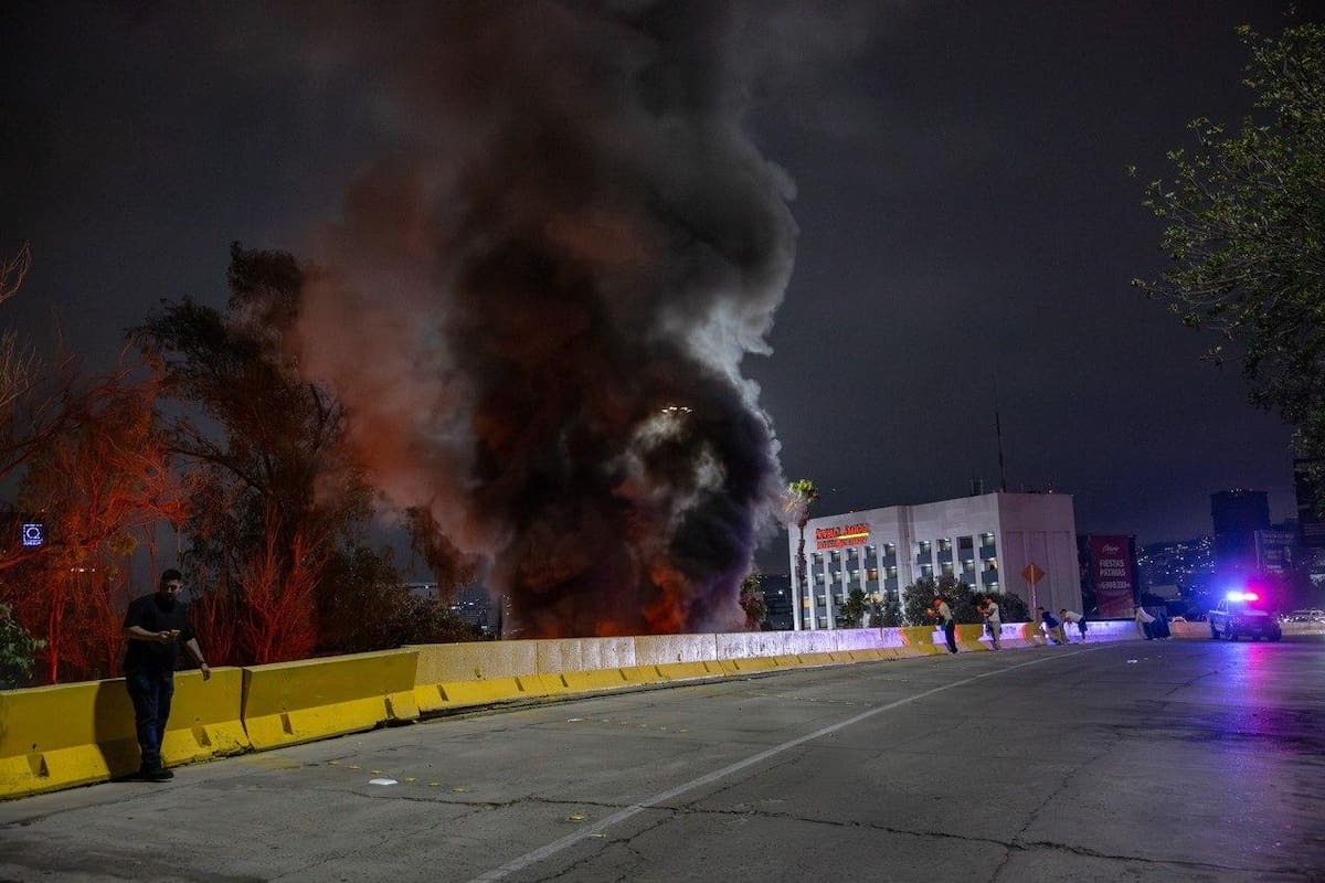 El incendio habría comenzado debido a una aparente falla mecánica. Foto: Border Zoom
