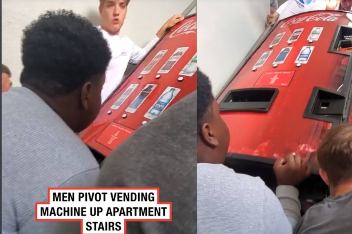 Unos hombres intentan subir una máquina de sodas por las escaleras hacia un apartamento