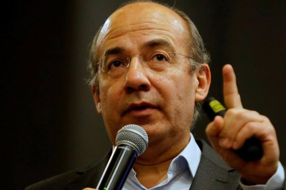 Restringe Felipe Calderón sus tuis; no cualquiera puede responderle