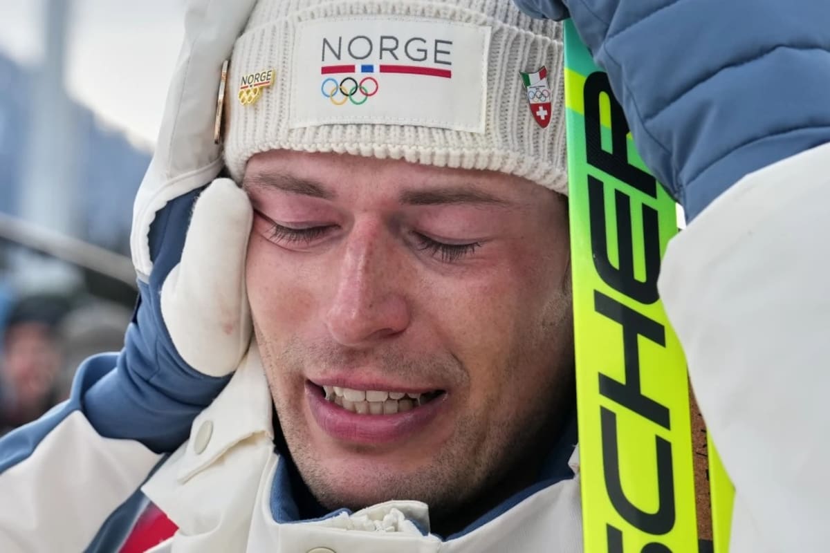 Sturla Holm Laegreid, de Noruega, reacciona tras ganar el bronce en la prueba individual masculina de biatlón de 20 kilómetros en los Juegos Olimpicos de Invierno de 2026 en Anterselva, Italia, el martes 10 de febrero de 2026. | Crédito: AP/Andrew Medichini
