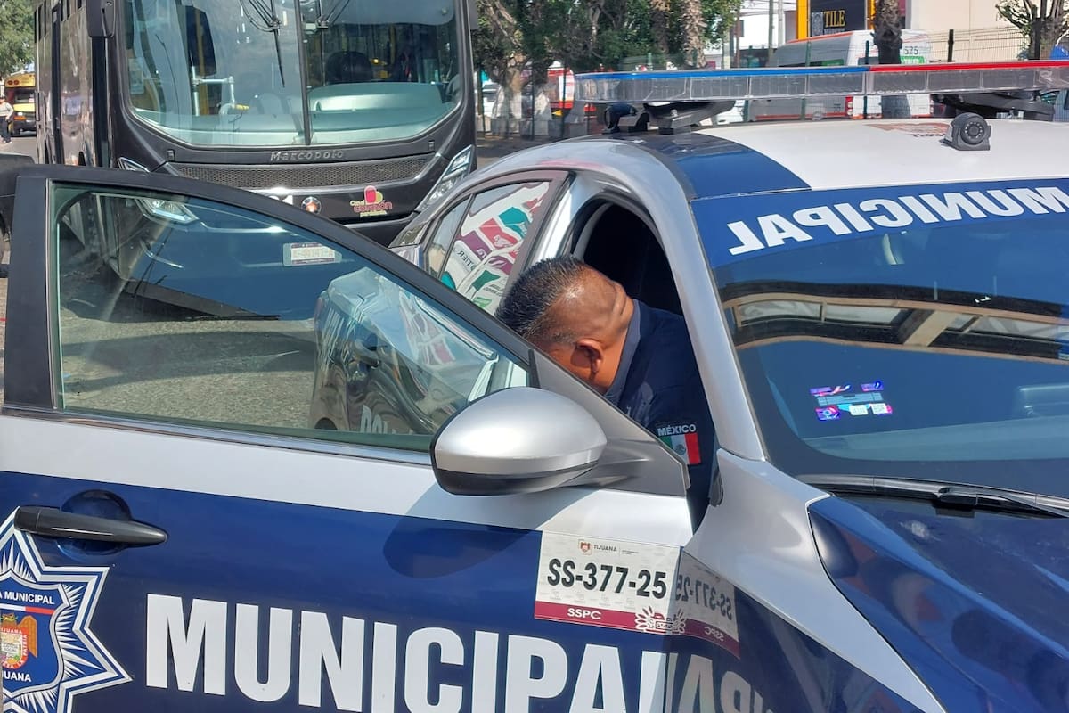 Muere adulto mayor en camión del transporte público