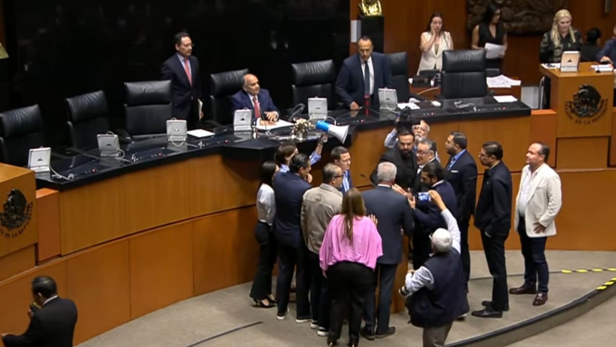 Once legisladores de Morena y aliados obtuvieron licencia de la Comisión Permanente del Congreso para competir por ocho gubernaturas en 2027, entre ellos Félix Salgado Macedonio en Guerrero y Raúl Morón en Michoacán, en lo que representa el inicio formal de la disputa interna por las candidaturas de la Cuarta Transformación