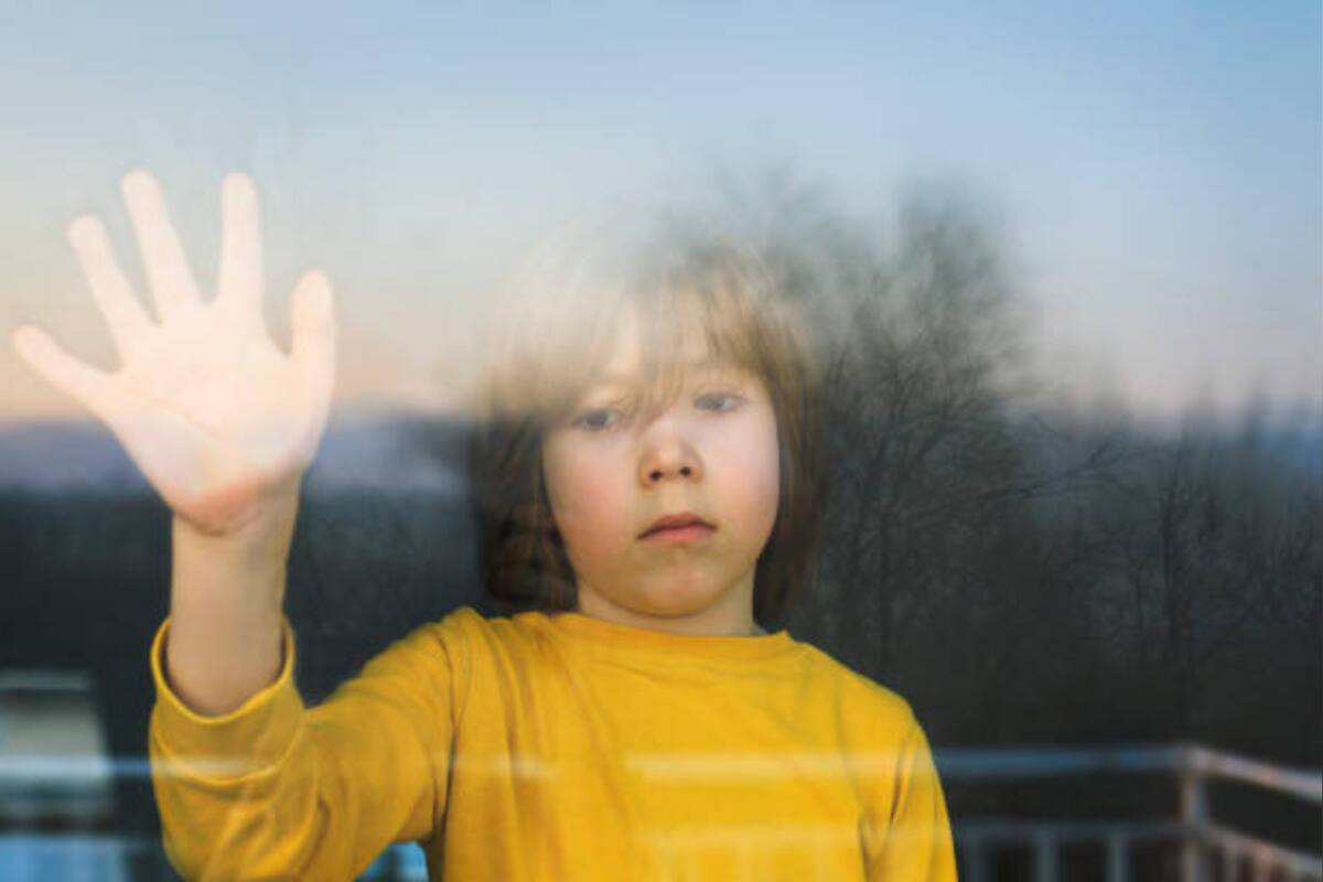 Niño de 9 años fue abandonado por su madre en Francia y sobrevivió solo durante dos años