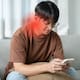 Dolor de cuello por uso del celular: por qué estirar no ayuda y qué hacer en su lugar