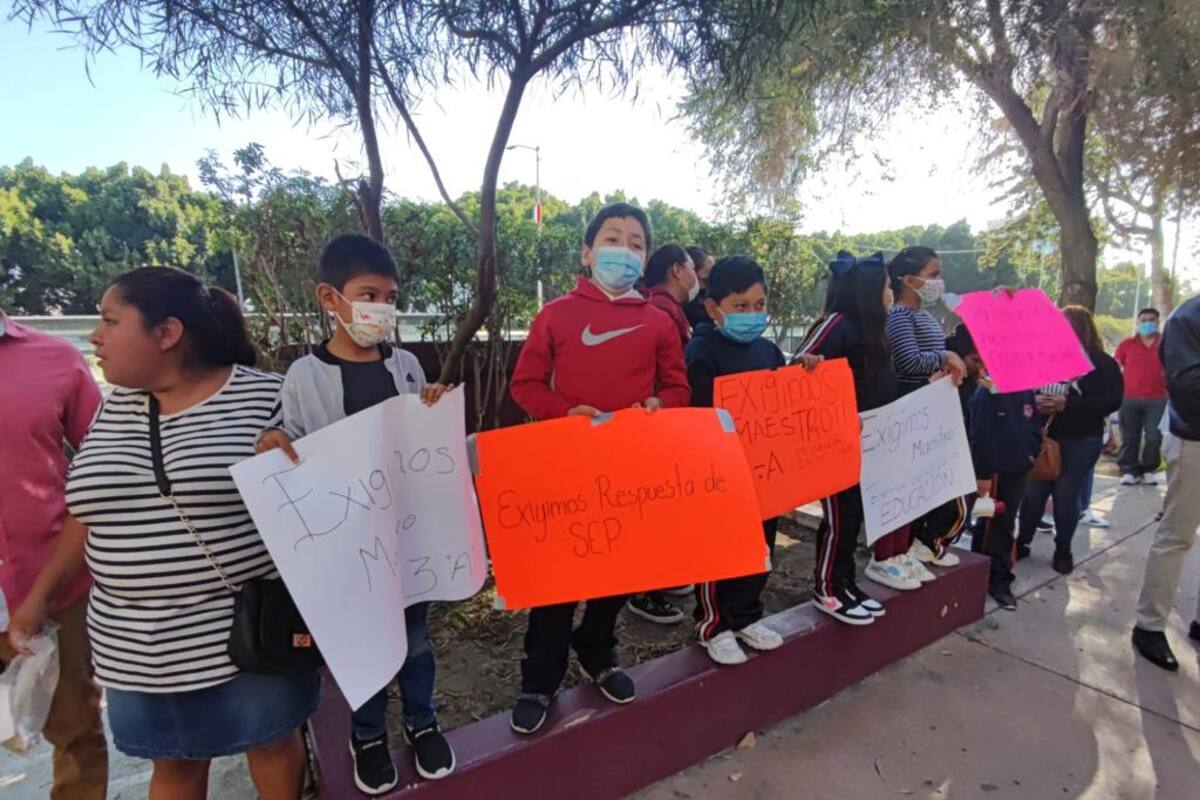 Exigen profesor para la primaria V Ayuntamiento en Tijuana