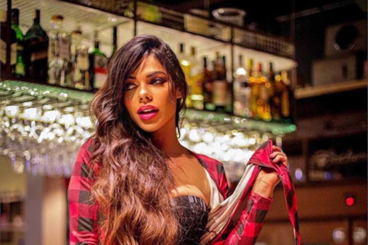 Suzy Cortez presume su gran retaguardia en redes sociales