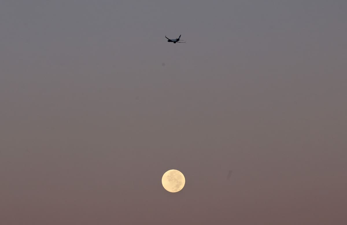La Luna del Cazador fue visible en Tijuana durante la noche del domingo y la madrugada del lunes. Foto: Sergio Ortiz