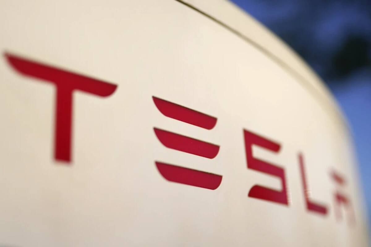 Tesla llega a acuerdo tras demanda legal por muerte de un hombre en un automóvil de conducción autónoma