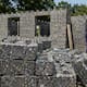 Construyen casa con plástico reciclado para una familia