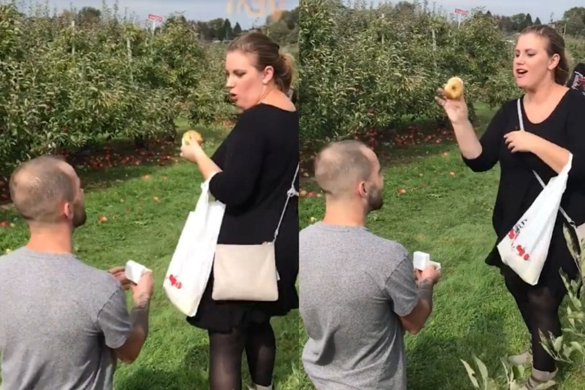 Hombre le propone matrimonio a su novia; ella le arroja una manzana porque piensa que está jugando