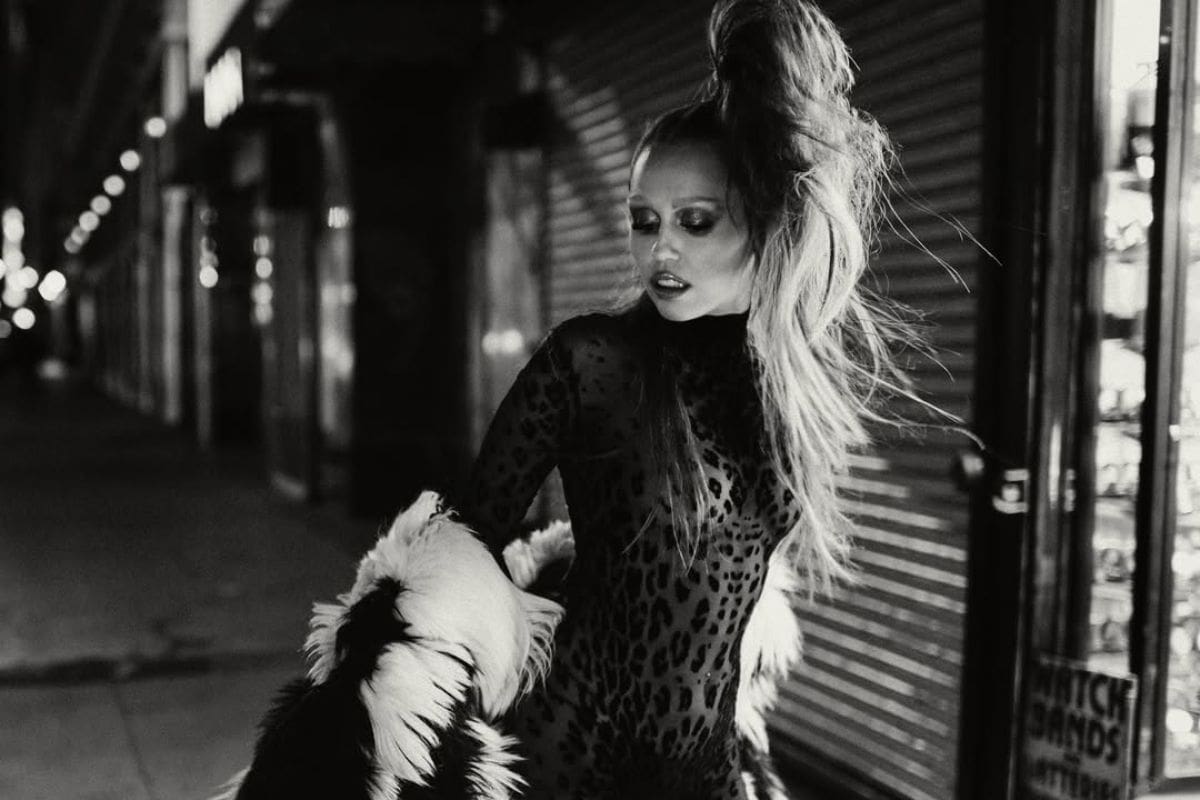 Miley Cyrus lanza Something Beautiful, un álbum visual inspirado en Pink Floyd