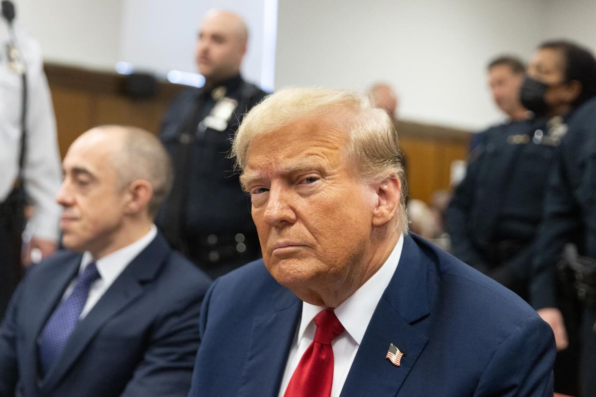 El expresidente estadounidense Donald Trump llega al tribunal penal de Manhattan en Nueva York, Estados Unidos, este 25 de abril de 2024. |
EFE