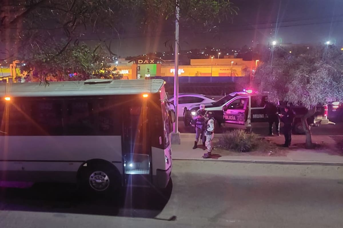 Balean a chofer de transporte de personal en Tijuana