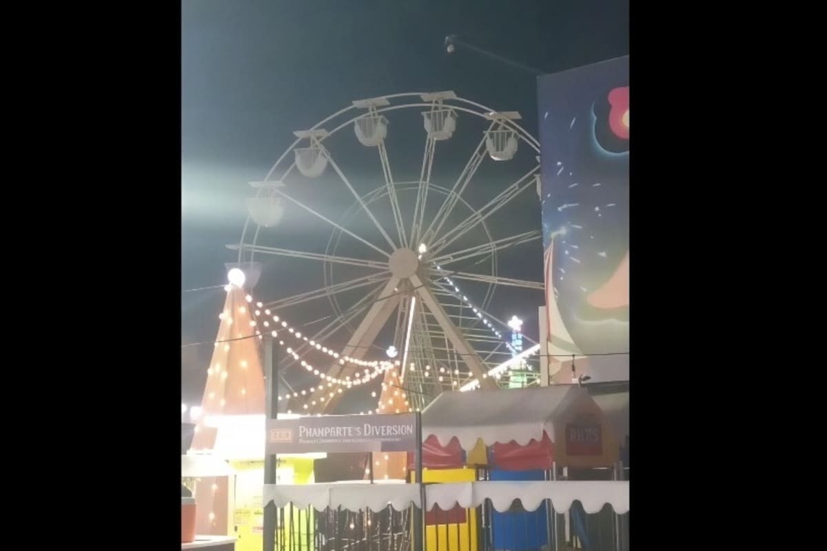 Falla en suministro eléctrico detiene rueda de la fortuna en la Villa Navideña