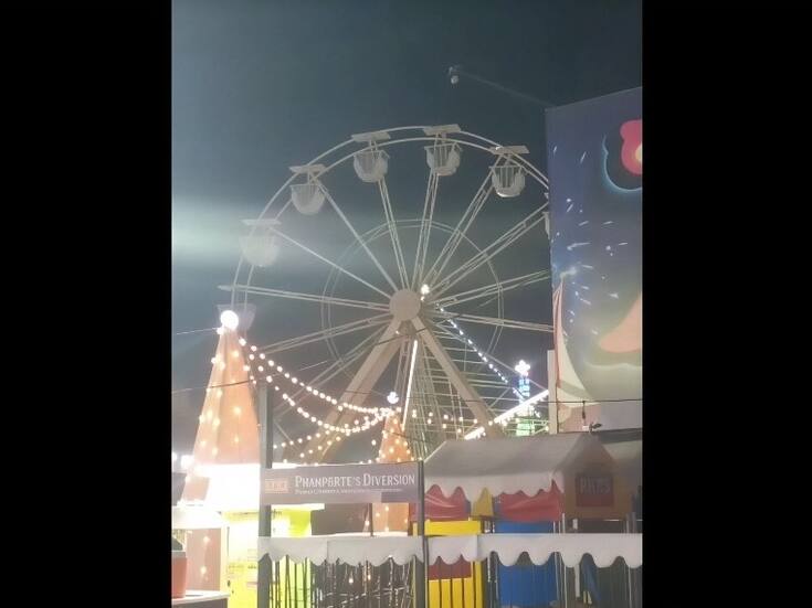 Falla en suministro eléctrico detiene rueda de la fortuna en la Villa Navideña