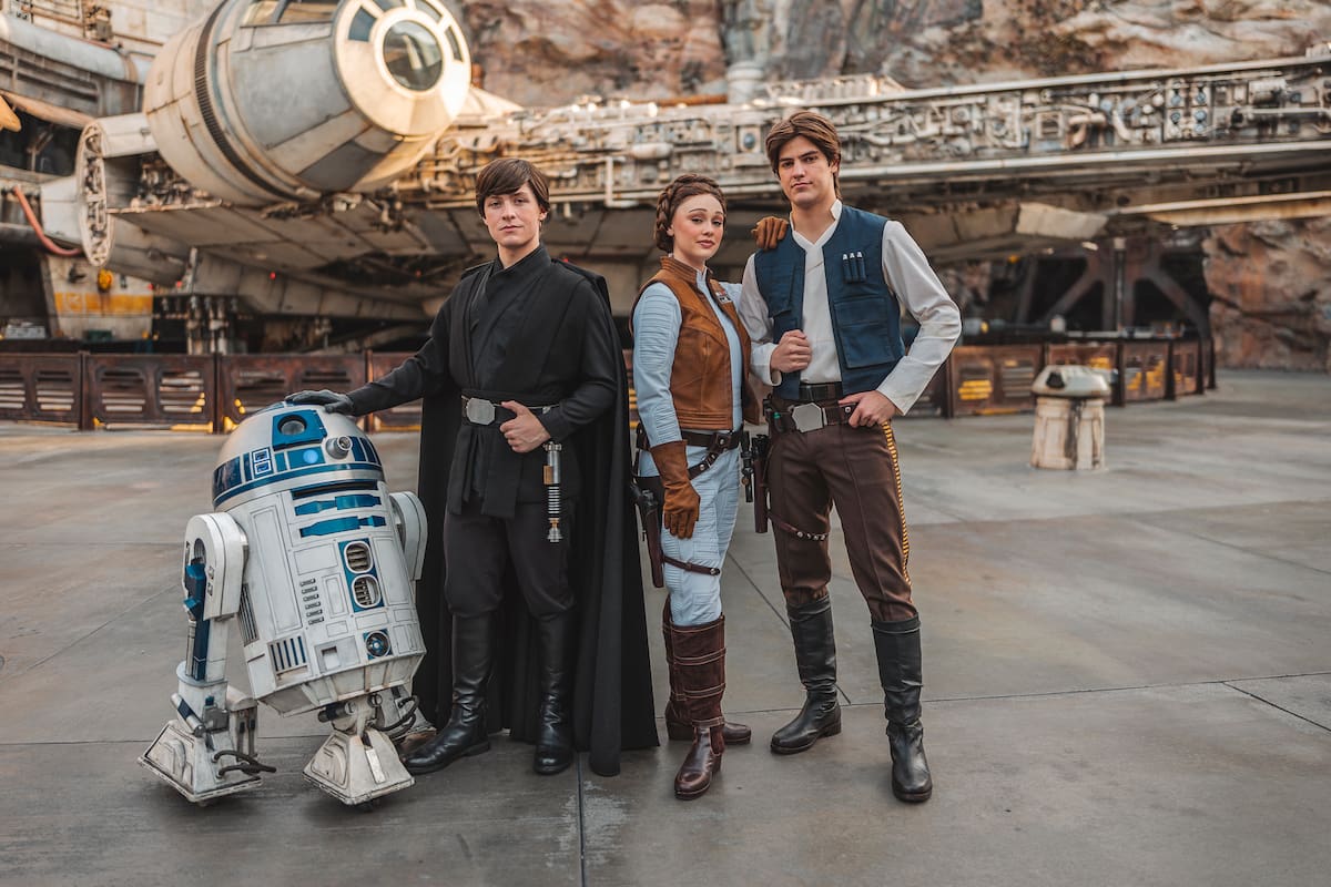 Star Wars: Galaxy’s Edge renueva su experiencia con la incorporación de personajes clásicos como Darth Vader, Luke Skywalker y Leia Organa, además de nuevas misiones, ambientación musical y cambios temáticos en sus atracciones y tiendas. Foto: Cortesía