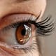 Pestañas largas y curvadas: tips para conseguirlas sin extensiones