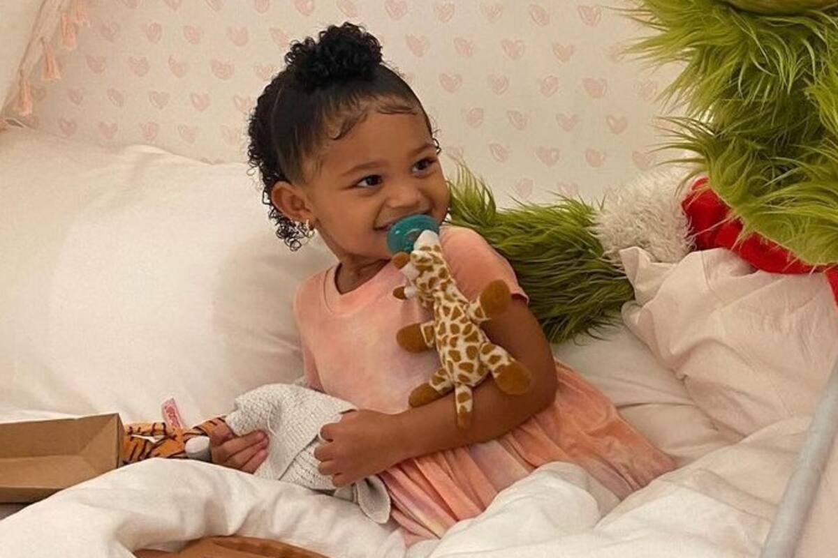 Stormi Webster, la pequeña hija de Kylie Jenner, combina su “outfit” con el de su mamá