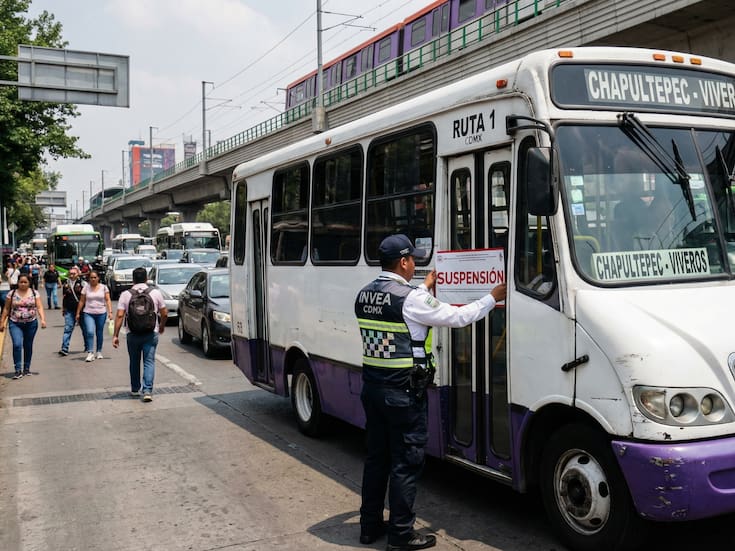 El Gobierno inspeccionará todos estos vehículos de transporte en CDMX este 2026 y aplicará multas severas o corralón inmediato a quienes presenten estas fallas mecánicas y falta de documentos oficiales durante los operativos masivos del INVEA en las 16 alcaldías