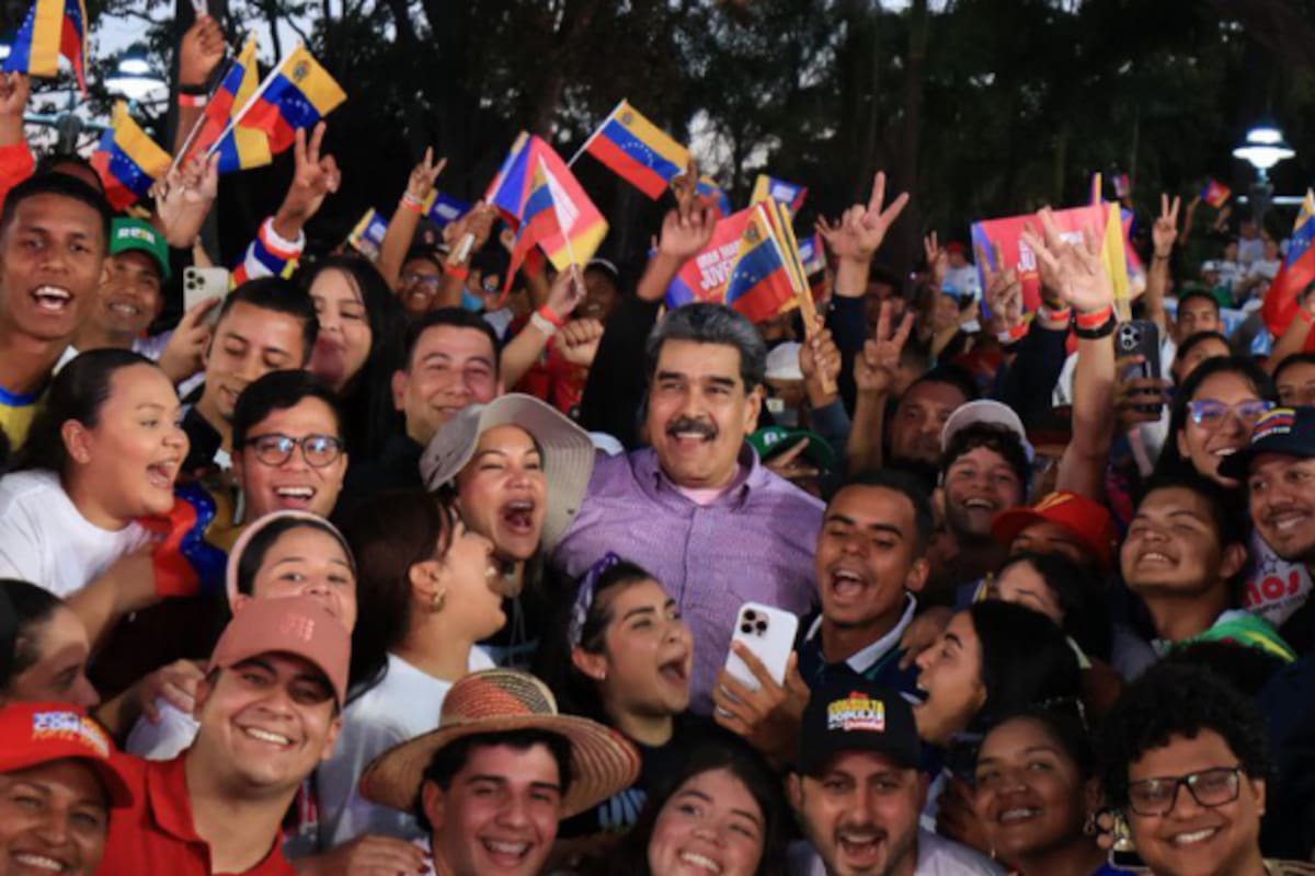 El presidente Nicolás Maduro envía un mensaje a Donald Trump durante una masiva movilización por la paz en el Caribe